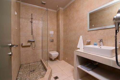 Ocean Beach Hotel - image 2