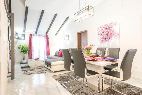 Tranquility and Nature in 4 Bedroom with Sea View Tranquility and Nature in 4 Bedroom with Sea View