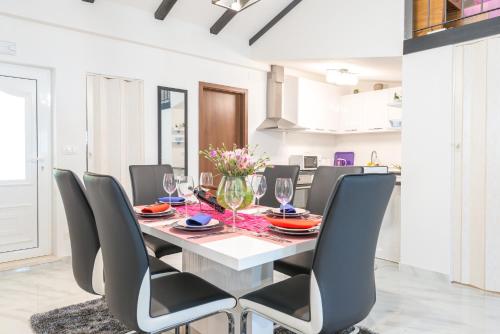 Tranquility and Nature in 4 Bedroom with Sea View Tranquility and Nature in 4 Bedroom with Sea View