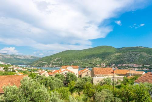 Tranquility and Nature in 4 Bedroom with Sea View Tranquility and Nature in 4 Bedroom with Sea View