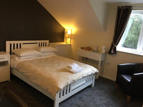 Lake Lounge Rooms in Smithybridge