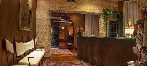 Front desk [24-hour]