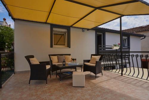 House Doris - main image