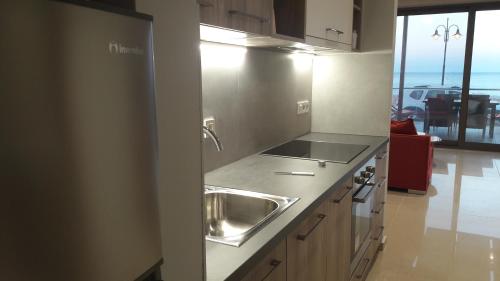 Kitchen, Casa Bella Deluxe Apartments in Pelekanos