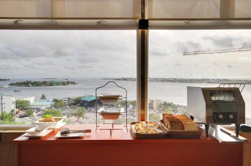 Їжа та напої, Unima Grand in Мейл Сіті і Аеропорт