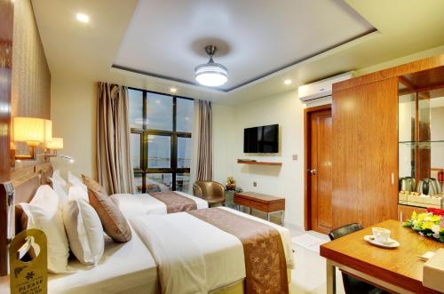 Unima Grand, Male City