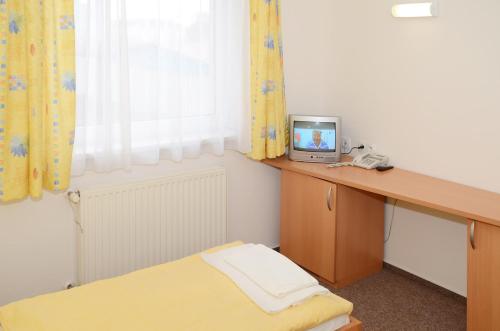 Hotel Imos - image 3