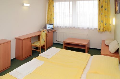 Hotel Imos - image 2