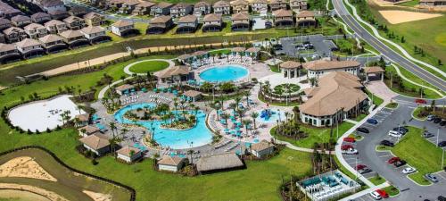 Four Bedroom with Pool 1565 - image 2