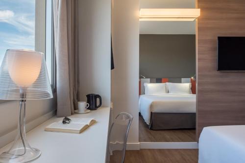 1 double bed, 1 twin bed