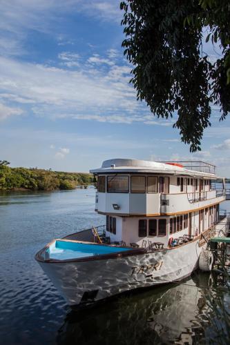 Exterior view of Tapri - Hotel Flutuante