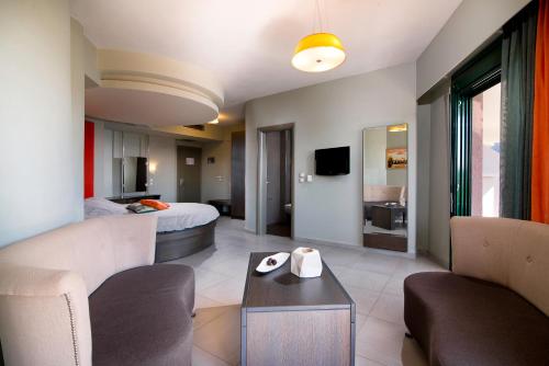 Ocean Beach Hotel - image 12
