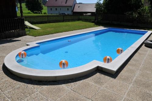 Úszómedence, Angerhof in Dorfstetten