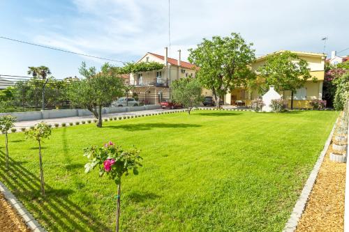  Apartments Žuta Kuća in 23211 Pakoštane