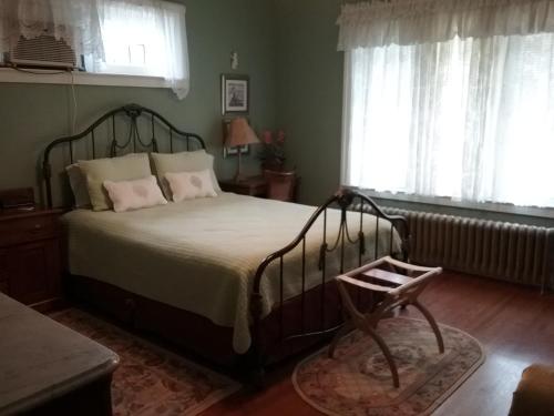 Hanover House Bed and Breakfast – Niagara Falls, NY