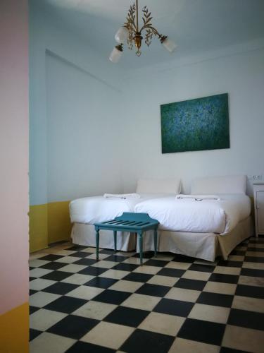 2 twin beds