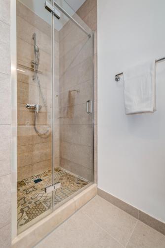 2 bedrooms, 3 beds