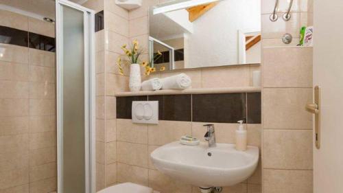 Family friendly house with a swimming pool Bol Brac - 12228 - image 8
