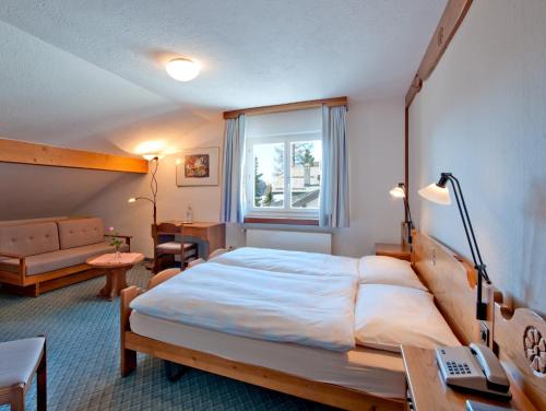 Hotel Chesa Grischa - image 2