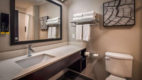 Best Western Plus Bay City Inn & Suites