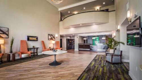 Best Western Plus Bay City Inn & Suites