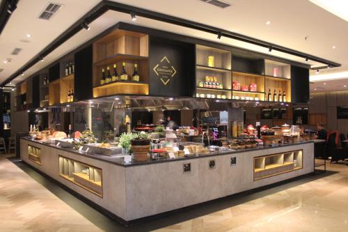 Restaurant, Novotel Mangga Dua Hotel in Jakarta