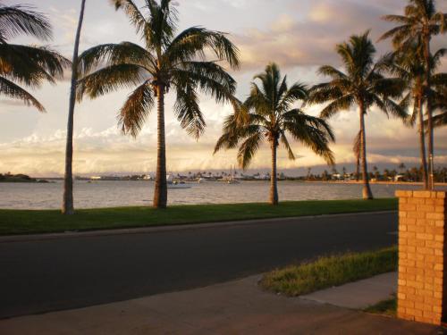 The Carnarvon Luxury Canal Home in 卡那封