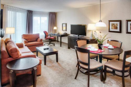 Les Suites Hotel - Accommodation - Ottawa