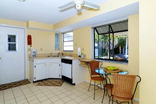Gladiolus House - main image
