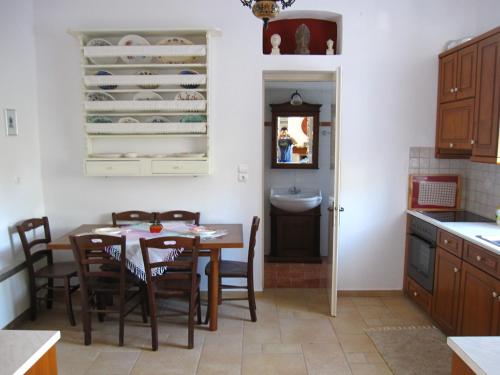 Luxury 100 m2 house in the centre of Naxos in Ios