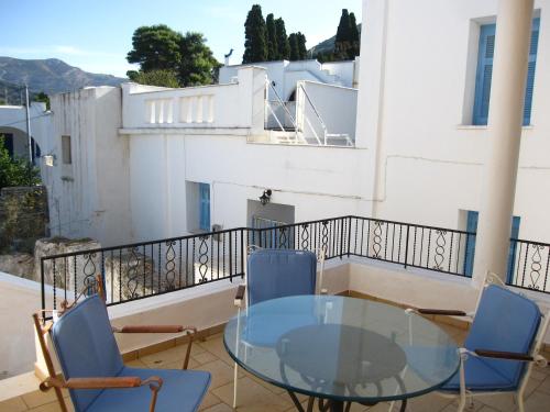 Luxury 100 m2 house in the centre of Naxos