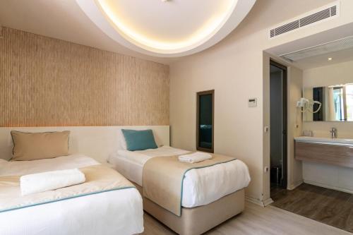 D Hotel Spa & Resort - image 12