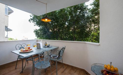 Modern apartment near beach Split, Split (photo 2)