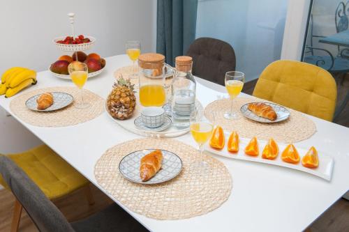 Modern apartment near beach Split, Split (photo 8)