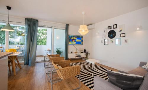 Modern apartment near beach Split, Split (photo 7)