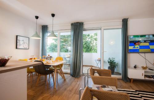 Modern apartment near beach Split, Split (photo 9)