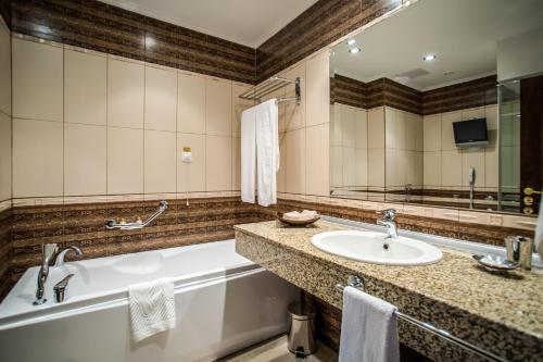 Hotel Palace Marina Dinevi - image 8