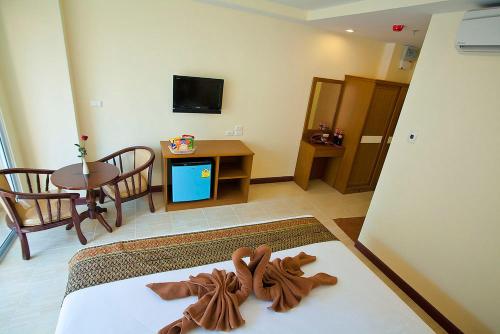 Iris Residence Pattaya Set in a prime location of Pattaya, Iris Residence Pattaya puts everything the city has to offer just outside your doorstep. Offering a variety of facilities and services, the property provides all yo