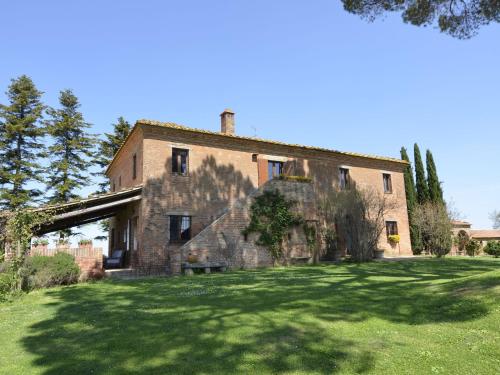Country villa in Valiano amidst lush greenery gîte à louer Valiano