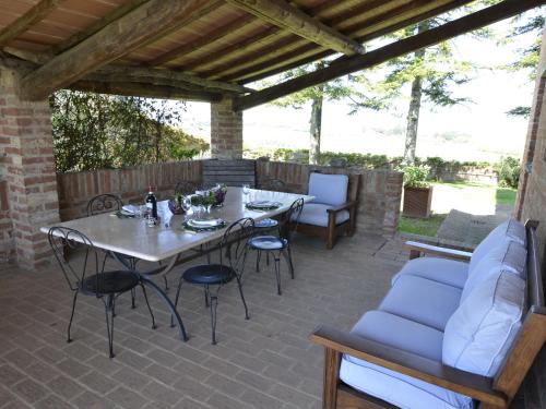 Pleasant Villa in Valiano with Terrace Garden Sun loungers