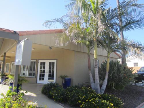 Pacific Shores Inn - image 11