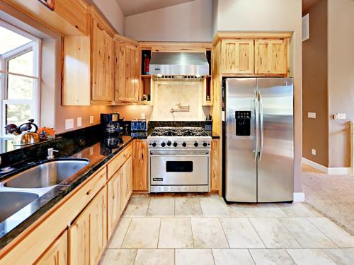 913 Lake Tahoe Blvd Home - image 2