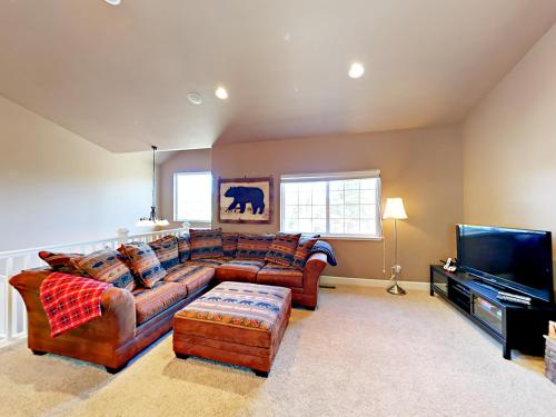 913 Lake Tahoe Blvd Home - image 3