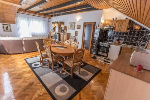  Apartman Ružica, Pension in Ogulin bei Trošmarija