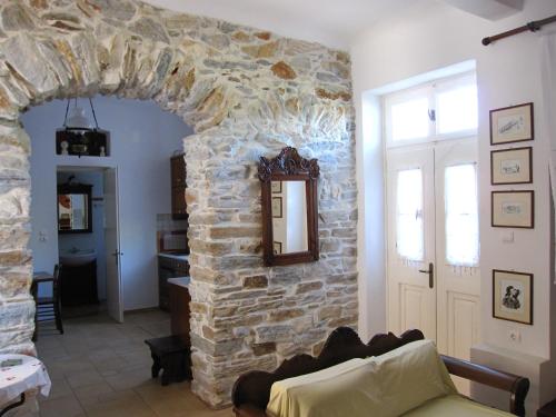  Luxury 100 m2 house in the centre of Naxos in Dhamariónas