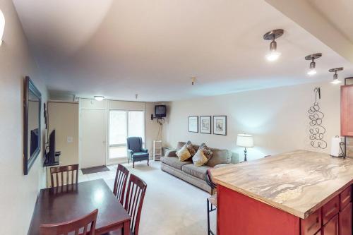 North #405, Girdwood (photo 9)