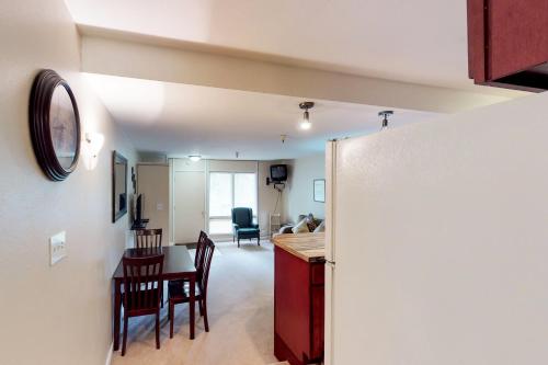 North #405 - image 3