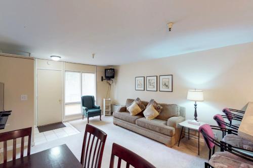 North #405, Girdwood (photo 4)