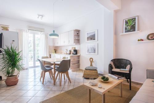  White stone apartment, seafront in Zante town in Akrotiri