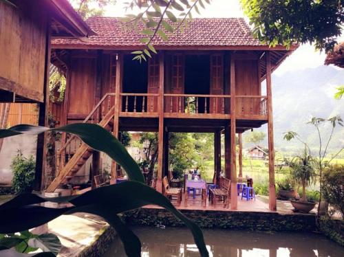 Linh Soi Homestay Linh Soi Homestay is conveniently located in the popular Mai Chau area. Offering a variety of facilities and services, the property provides all you need for a good nights sleep. Service-minded staff